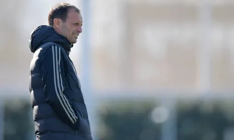 Ronaldo dính chấn thương, Allegri lo âu tìm "vũ khí mới" trên sân tập