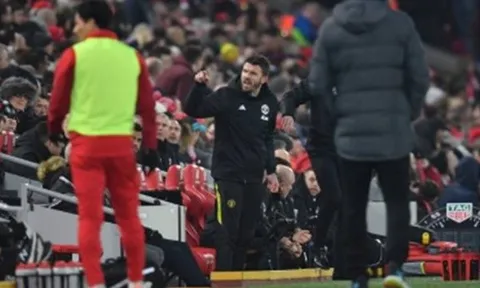 Vì sao Carrick nổi điên ở trận Liverpool?