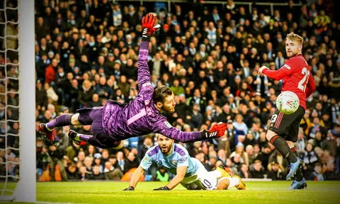 9 hình ảnh không nên xuất hiện với Man Utd thêm nữa: Đừng làm khổ De Gea!