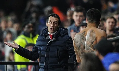 Bị Troy Deeney chửi thẳng mặt, Emery đối đáp ra sao?