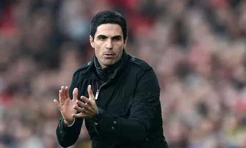 Mikel Arteta và Carlo Ancelotti đại chiến vì "Vua bán áo"