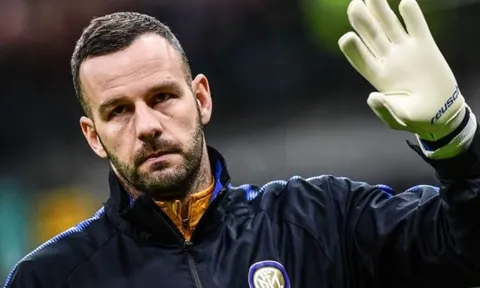 Vừa được khen mạnh mẽ nhất Serie A, thủ môn Inter liền bị chấn thương tay