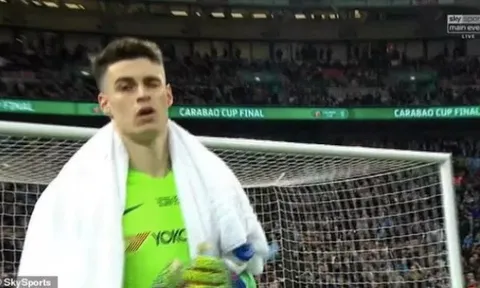 SỐC! Phát hiện thái độ khó tin của Kepa sau khi "vô lễ" với Sarri