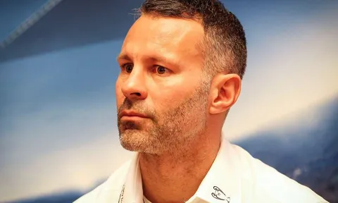 "Ông trời con" M.U ngang nhiên lộ mặt, thách thức giáo huấn của Giggs