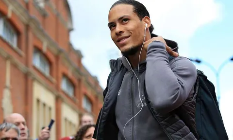 Van Dijk: 'Vị trí hậu vệ xuất sắc nhất thế giới không thuộc về ai cả'