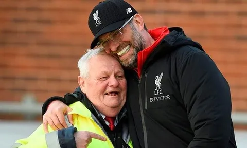 Câu chuyện cảm động về tấm hình của Jurgen Klopp và người gác cổng huyền thoại