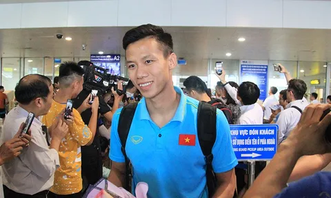 Đội tuyển Việt Nam chính thức về nước trong vòng tay người hâm mộ nước nhà