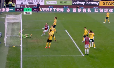 Tiếp tục kiệt sức, Arsenal thoát thua thần kỳ trước Burnley
