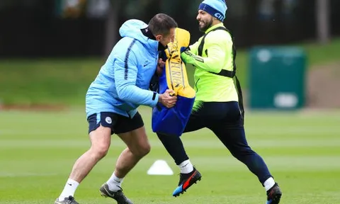 Aguero tập "gồng gánh", quyết tâm ẵm "Chiếc giày vàng"