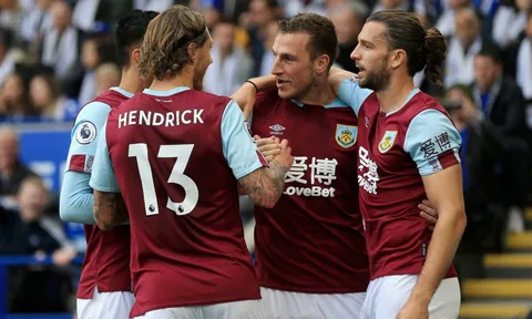Ai là sát thủ trên không tại Premier League?
