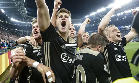 Cả giải Hà Lan đổi lịch thi đấu để phục vụ Ajax đá C1