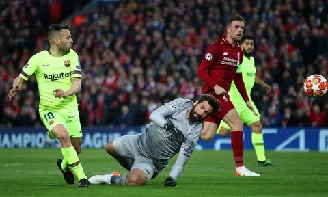 'Alisson đã thực hiện 4 đến 5 pha cứu thua dù phải chịu áp lực'