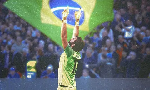 Sau 9 năm, Alisson làm được điều Schmeichel, Cech, Neuer không thể làm