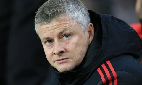 "Án sa thải ở M.U đang chờ Solskjaer"