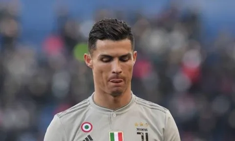 Mặc Ronaldo thẫn thờ, Juventus hiên ngang đi vào lịch sử
