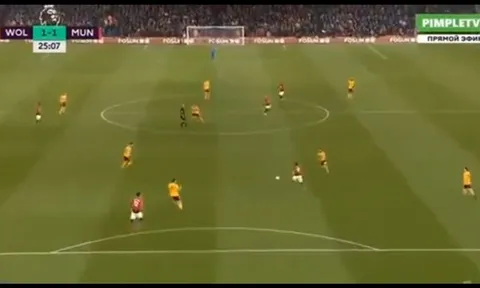 'Anh ta hoàn toàn mất kiểm soát sau đường chuyền của De Gea'