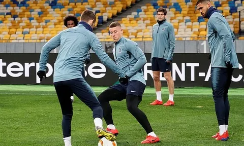 Cái lạnh không làm dàn sao Chelsea run sợ trên đất Nga