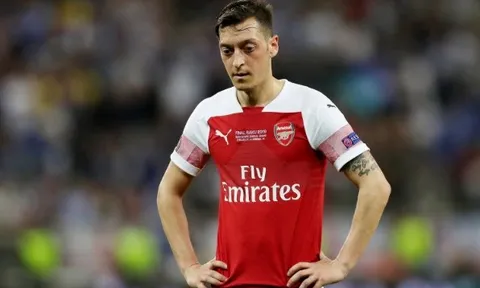 Arsenal bại trận, Fabregas nói lời thật lòng về Ozil