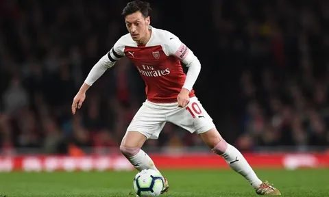 Arsenal bứt phá, Emery nói lời "ruột gan" về phong độ của Ozil