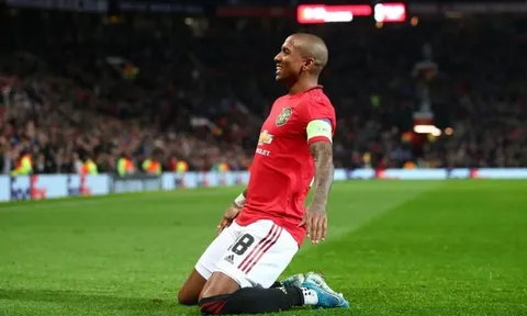 Giám đốc lên tiếng, tương lai Ashley Young rõ như ban ngày