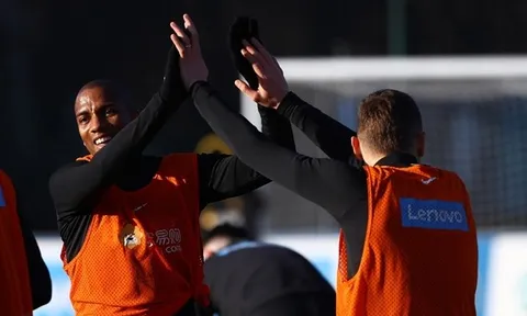 Ashley Young xuất hiện, Sanchez và Lukaku cười rạng rỡ tại Inter Milan