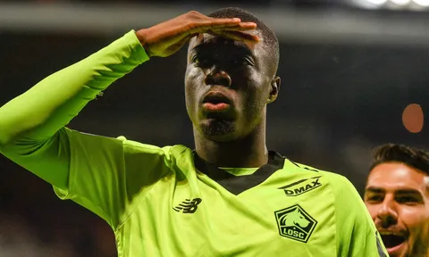 PSG nhập cuộc, muốn lấy "vật trong túi" của Man Utd