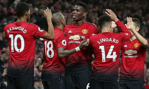 Berbatov: "Cậu ấy đang đạt đỉnh điểm phong độ, Man Utd vẫn chưa hết cơ hội vô địch"