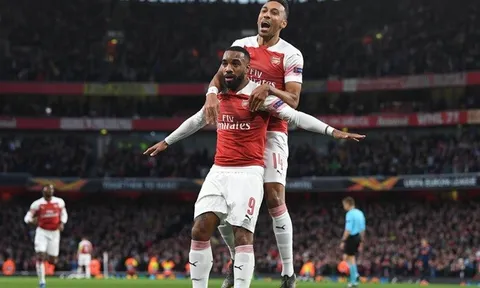 'Aubameyang đã lôi kéo hậu vệ và thủ môn về phía mình'