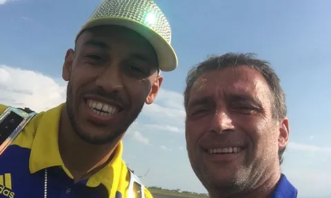 Aubameyang khoe kiểu tóc mới cực chất trước thời khắc 'sinh tử'