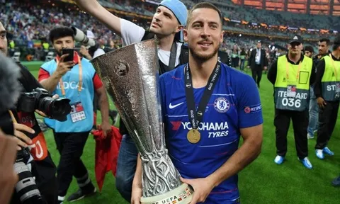 Azpilicueta gửi lời chúc đến Hazard, vô tình nói ra điểm đến của số 10