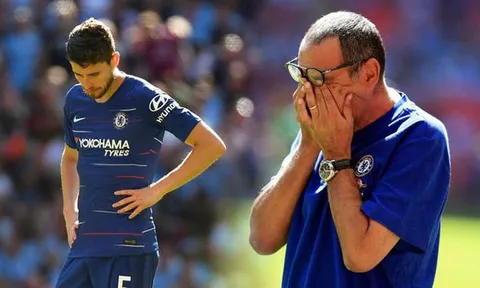 'Ông hút thứ gì vậy Sarri? Bà tôi cũng di chuyển nhanh hơn Jorginho'