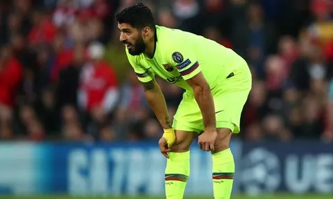Bại trận, Suarez làm điều không ngờ trong đường hầm Anfield