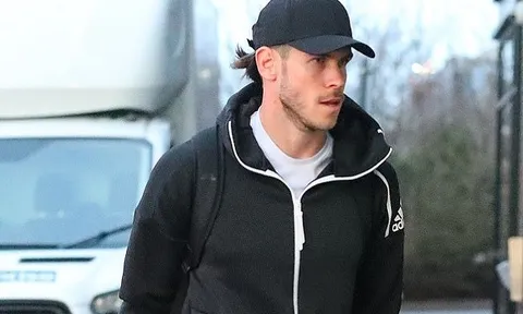 Bale có mặt ở Carrington, NHM Quỷ đỏ rạo rực hết cỡ
