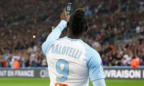 Balotelli ăn mừng "cực chất", Lukaku đáp trả bất ngờ