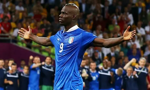Balotelli bất ngờ được xem là hình mẫu tại Azzurri
