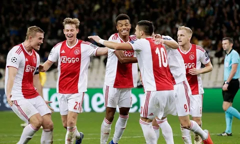 Bán 9 cầu thủ, Ajax đủ sức mua 3 Ronaldo