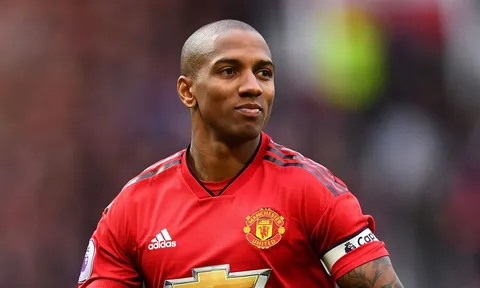 Bạn đã hiểu vì sao Ashley Young muốn rời khỏi Man United?
