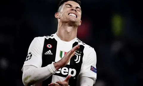 Báo động cho Ronaldo, sút phạt ngày càng tù