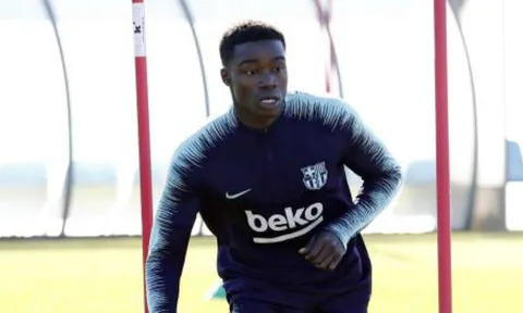 Barca có "phương án B", "kẻ thay thế Valencia" lên đường đến Man Utd