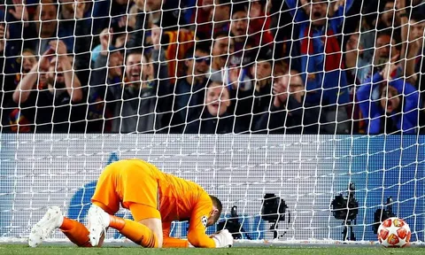 Ferdinand phản ứng ra sao về pha bóng thảm họa của De Gea?