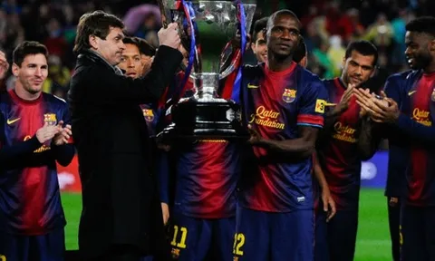 Barcelona tri ân "huyền thoại 100 điểm"