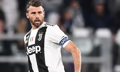 Andrea Barzagli chia tay Juventus: Tạm biệt 'The Wall"