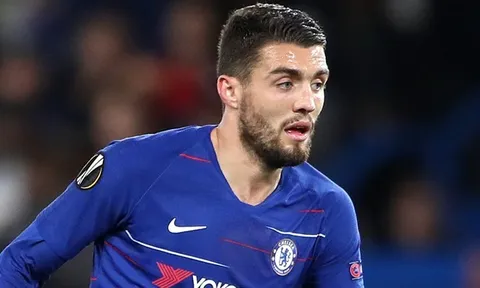 Bất chấp việc phải nhận án phạt, Chelsea sắp có tân binh đầu tiên