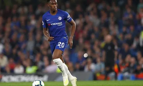 Bayern quan tâm đến Odoi, Sarri có nên để "tương lai" đội bóng ra đi?