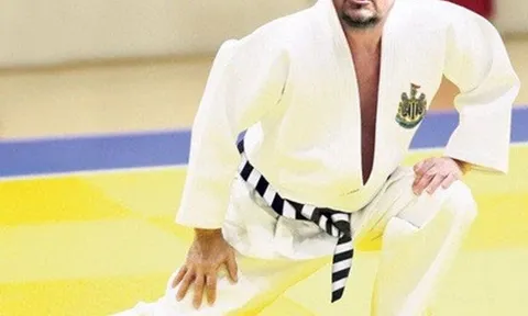 Rafa Benitez thần tượng Lý Tiểu Long, giữ đai nâu Judo
