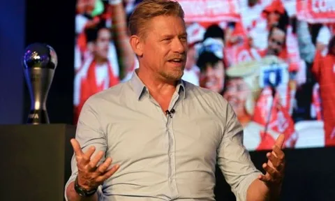 Bênh Solskjaer, Schmeichel "đá xéo" Van Gaal bằng tuyên bố gây sốc
