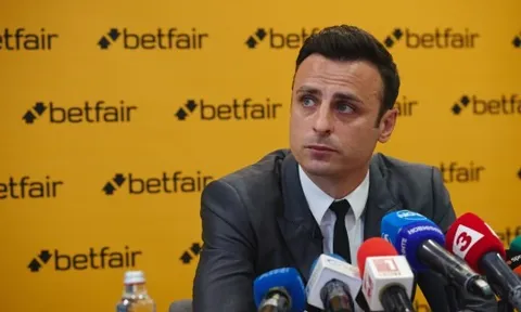Berbatov: "Ký 2 cầu thủ đó, Man Utd sẽ giải quyết vấn đề"