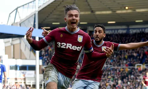 Bị CĐV 'tẩn' trên sân, sao Aston Villa vẫn khẳng định 'đây là ngày tuyệt vời nhất'
