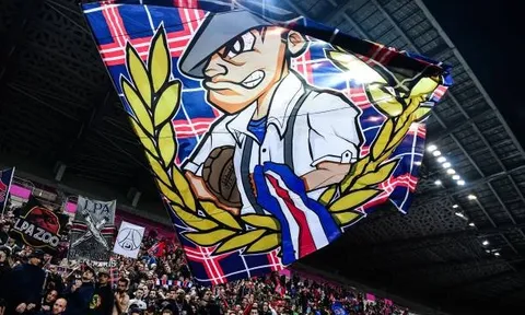 Bị "đối xử như tội phạm" và đây là cách CĐV PSG đáp trả Chelsea