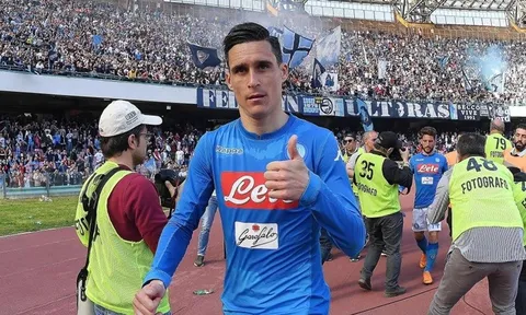 Bị Maurizio Sarri “dụ dỗ”, sao Napoli đã có câu trả lời